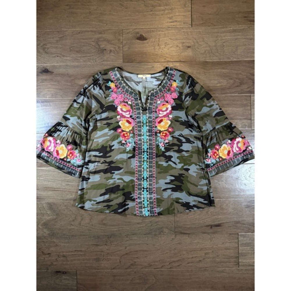 Andree by Unit Womens Camo Floral Embroidered Bell Sleeve Blouse Green M K15758
